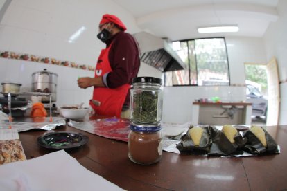 Varios postres y  platos típicos como los tamales son realizados con esta hierba como materia prima.