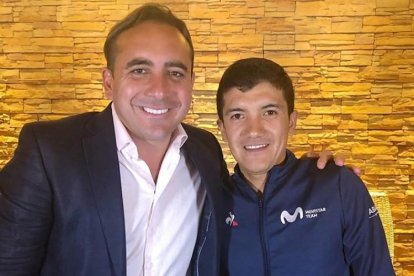 Mario Sabato de ESPN y Richard Carapaz.
