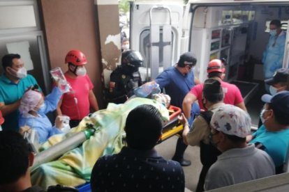 El uniformado fue agredido mientras esperaba el cambio de semáforo, durante su patrullaje en las calles de Quevedo