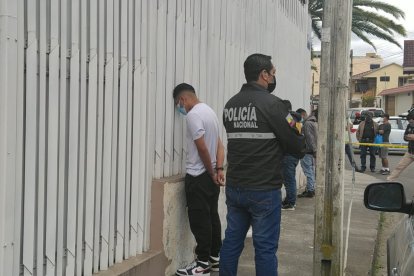 Los sujetos fueron detenidos, en Loja.