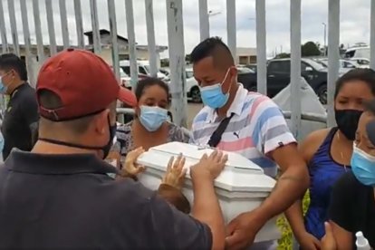 Los padres se reunieron para pedir explicaciones sobre las muertes.