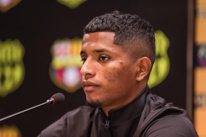 Jonathan Perlaza, va logrando minutos en Barcelona.