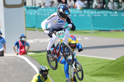 Alfredo Campo sufrió una caída en su primer heat, pero logró recuperarse.