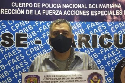 El imputado es mostrado por la Policía venezolana.