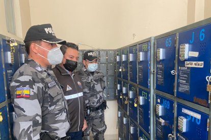 Agentes policiales hicieron la requisa en la cárcel El Inca.