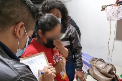 En la madrugada la mujer fue detenida por agentes policiales.