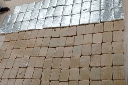 Los paquetes de estupefacientes incautados en Manta.