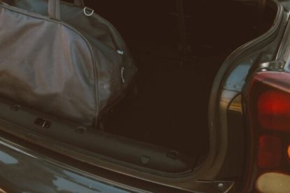 Las bolsas con los cadáveres que llevaba en el portamaletas