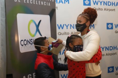 La deportista olímpica recibió el cariño de sus sobrinos Nayel y Lenin Alejandro.