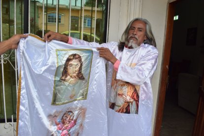 Luis Guerra solía vestirse de blanco porque decía que era supuestamente el ‘Mesías’ quevedeño.