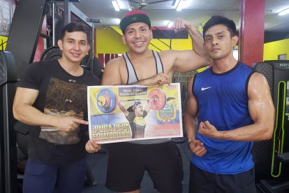 John Oyague y Fernando Quijarro, entrenadores; junto a 
Steffano Alvarado.