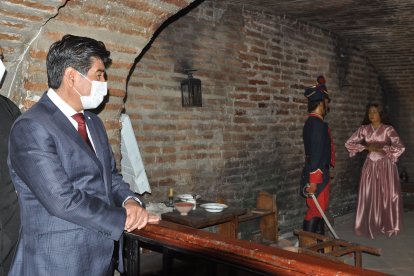 Jorge Yunda rindió homenaje a las víctimas de la matanza del 2 de agosto de 1810.