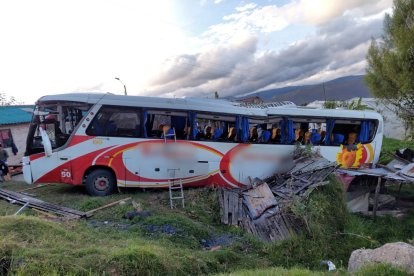 Se presume que el exceso de velocidad del bus ocasionó el accidente de tránsito.