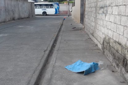 En la madrugada dejaron botado un cuerpo de un hombre apuñalado en el sector.