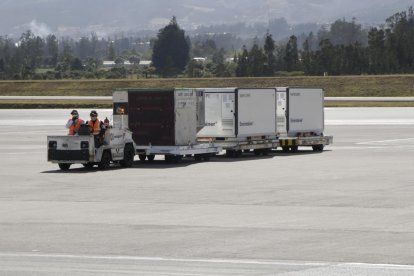 200.000 dosis de vacunas Cansino arribaron al país.