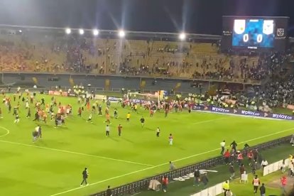 En el escenario deportivo incluso había niños presentes.