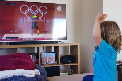 Un padre de familia subió la foto de su hija, en la que lucía emocionada por el triunfo de las competidoras ecuatorianas.