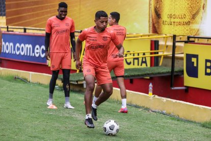 Jefferson Perlaza en uno de los últimos entrenamientos de Barcelona.