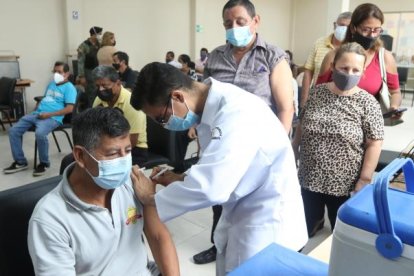 El plan de vacunación del Gobierno tiene apoyo económico.