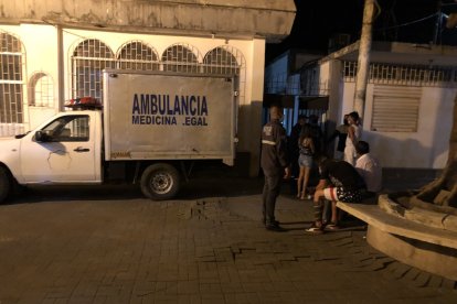 Manuel Morales murió en el hospital a consecuencia de un tiro en el pecho.