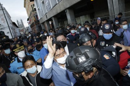 Cargo. El alcalde removido regresó a su despacho en la Alcaldía.