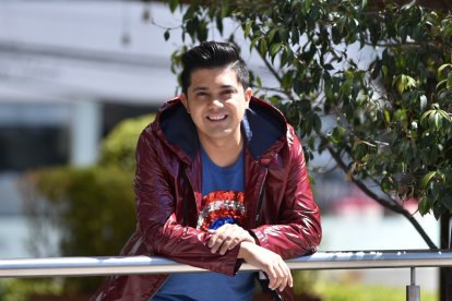 El artista 

quiere proyectar una imagen fresca y juvenil. ‘No te creas’ es una canción de pop urbano.