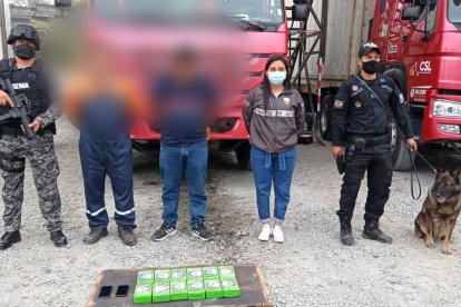 Los sospechosos puestos a órdenes de las autoridades y las evidencias entregadas al Centro de Acopio de la Policía.