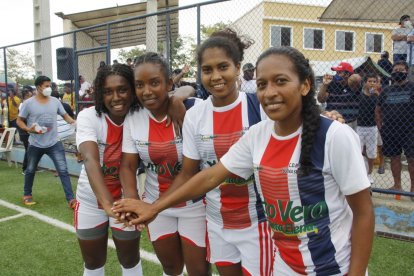 Desde la izquierda: las hermanas Mabel y Brenda Estupiñán, Jazmín Olave y Brenda Cagua.