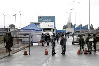 El centro penitenciario está resguardado con policías. En ocasiones llegan militares a colaborar.