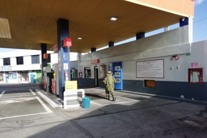 Un miembro del Grupo de Intervención y Rescate (GIR) hizo una detonación controlada del objeto como medida de precaución.