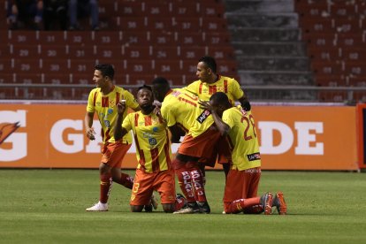 La camiseta de Aucas en el 2020 estaba llena de publicidad. El apoyo fue dado por el Gobierno Nacional.