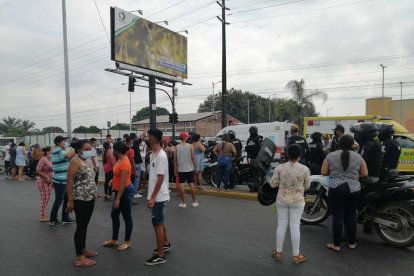 Familiares de los detenidos pugnaban por información sobre los fallecidos.
