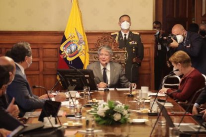 El presidente Guillermo Lasso, mantuvo una reunión con representantes del sector del transporte