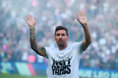 La presentación de Messi a la hinchada del PSG, una locura.