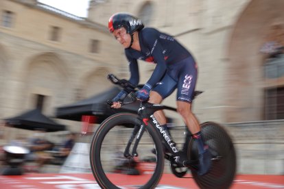 El ecuatoriano Richard Carapaz, del INEOS Grenadiers, al inicio de la primera etapa, contrarreloj de 7 km, de la 76 edición de la Vuelta a España 2021.
