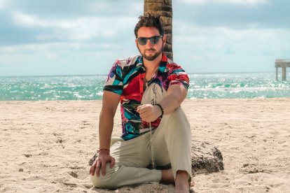 Danilo junto a la productora Tezzla grabaron esta canción en Medellín-Colombia.