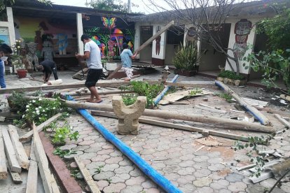 Comuneros piden atención urgente de las autoridades para no quedarse sin centro cultural.