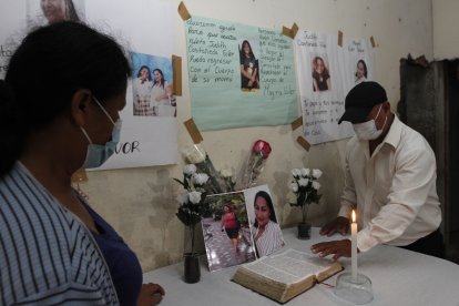 Los familiares de la fallecida colocaron un altar en su vivienda, en el cantón Durán, en Guayas.