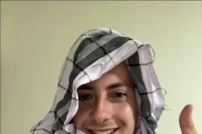 El joven, de 21 años, llegó al país de Medio Oriente por su viaje hacia los "lugares más peligrosos del mundo".