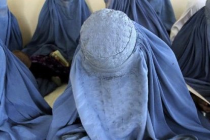 En el régimen talibán las mujeres deben cumplir por lo menos con 30 reglas.