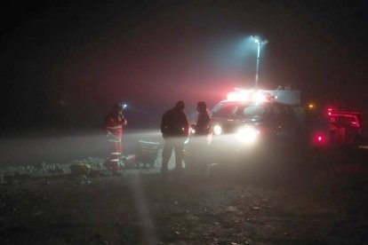 Socorristas acudieron al sitio de la tragedia que terminó con felicidad.