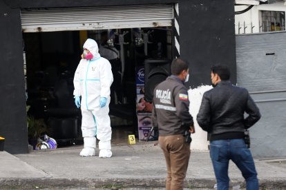 Un equipo de Criminalística llegó al lugar para levantar indicios.