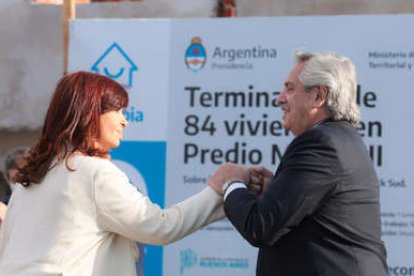 Los primeros mandatarios de Argentina comparten no solo el mismo apellido paterno, sino también