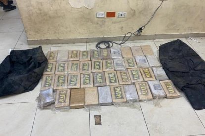 La droga encontrada a orillas de un estero en el Golfo de Guayaquil.