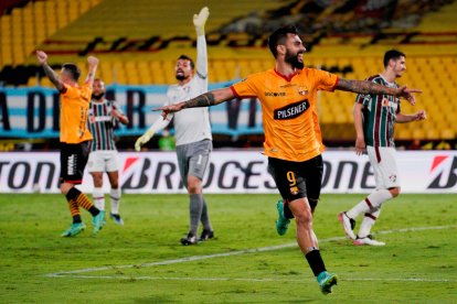 Gonzalo Mastriani hizo el gol de Barcelona, toda una magia de anotación.