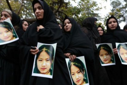 Mujeres afganas protestan contra el régimen talibán.