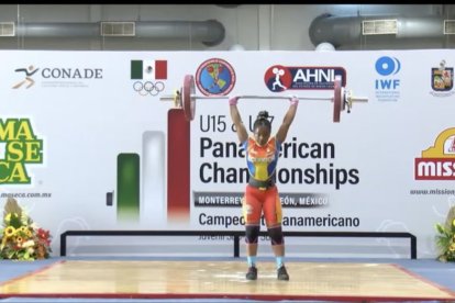 Jessica Palacios, hermana de Neisi Dajomes, en su competencia en México.