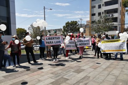 Los familiares y socios de los procesados por la plataforma KRC tienen esperanzas que los detenidos pronto saldrán en libertad.