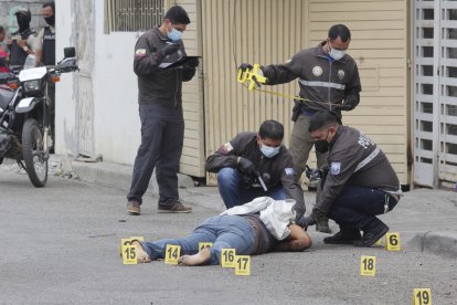 La víctima fue baleada y luego rematada en el piso por sus 'verdugos'.