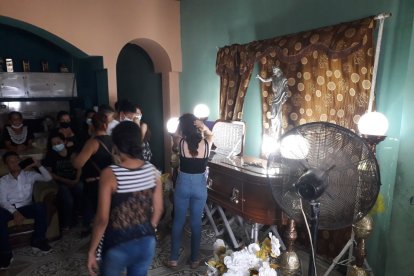 En la cooperativa de vivienda Virgen del Carmen, de Salitre, velaron a la madre de familia.